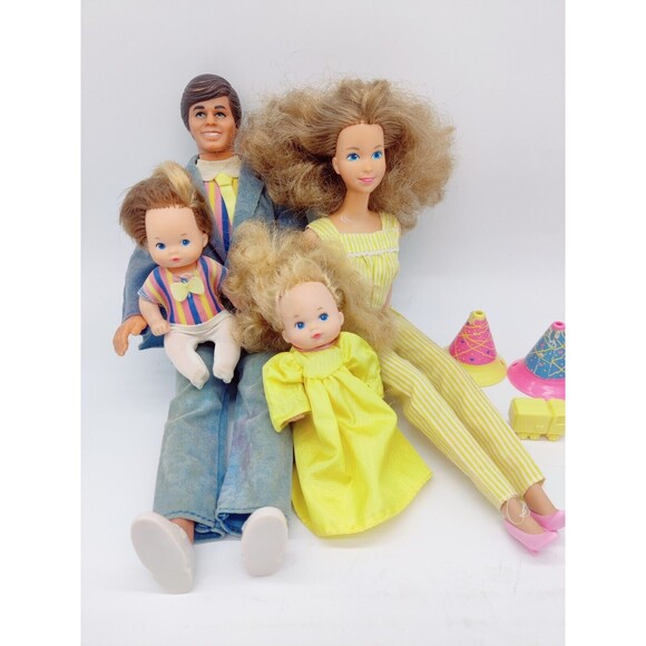 Vintage 1986 The Heart Family Suprise Party Deluxe Set #2383  Dad Mom Kids Dolls - Picture 4 of 16